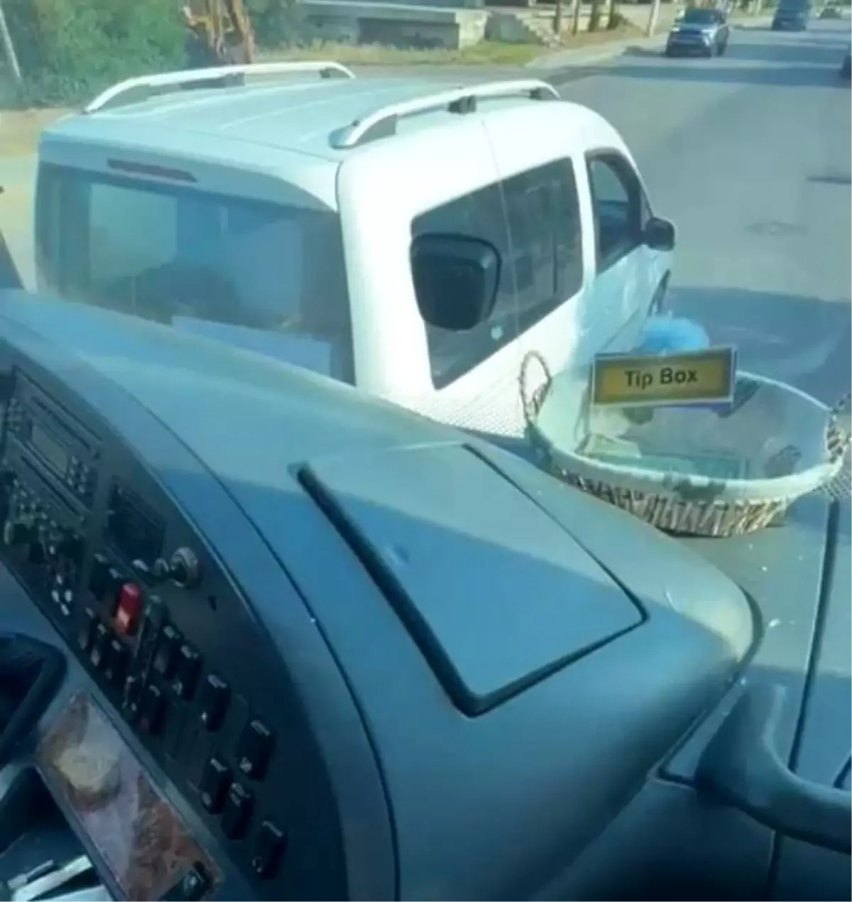 Tur Otobüsüne Yönelik Saldırı Kınandı