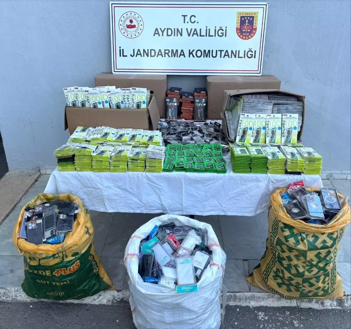 Gümrük Kaçağı Cep Telefonu Aksesuarı Operasyonu