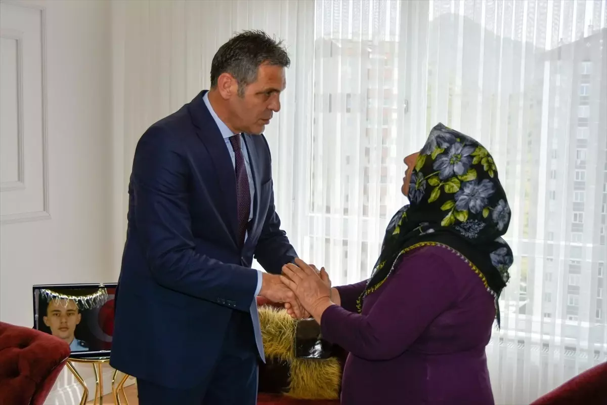 Şehit Polis Ailelerine Anlamlı Ziyaret