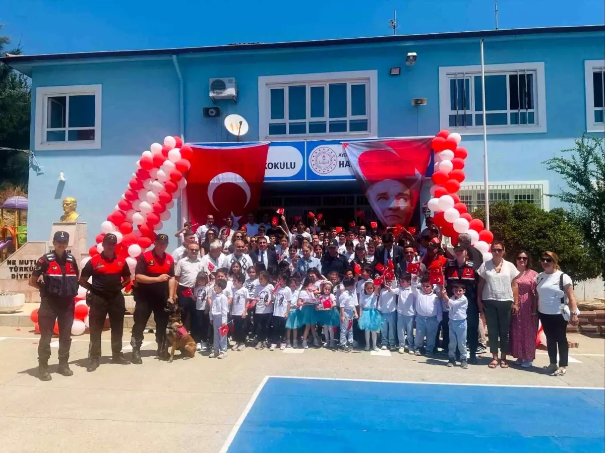 Jandarma Ekipleri Çocukların Karne Sevinçlerine Katıldı