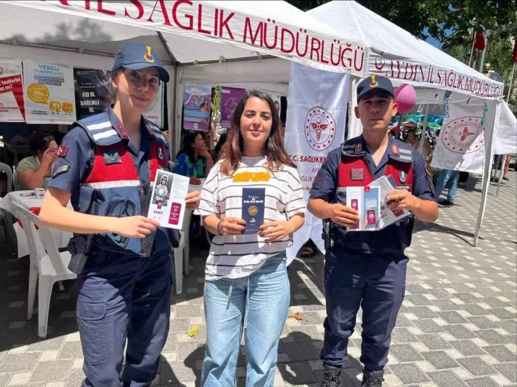 Jandarma Kuşadası’nda Tanıtıldı, KADES Uygulaması Bilgilendirmesi Yapıldı
