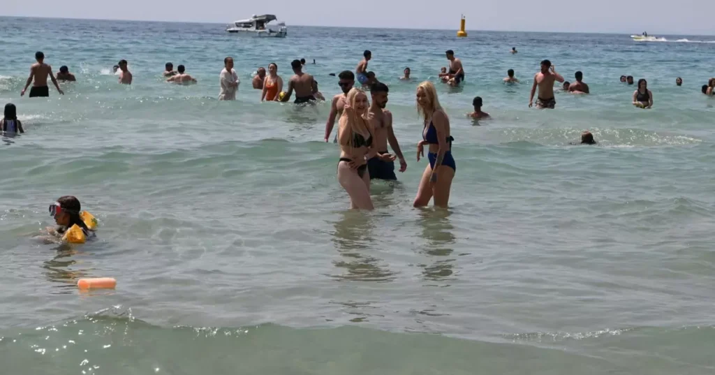 Kurban Bayramı’nda Kuşadası Plajları Dolup Taştı