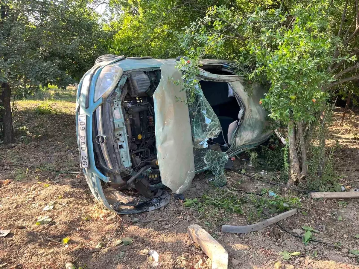 Direksiyon Hakimiyetini Kaybeden Otomobil Tarlaya Girdi