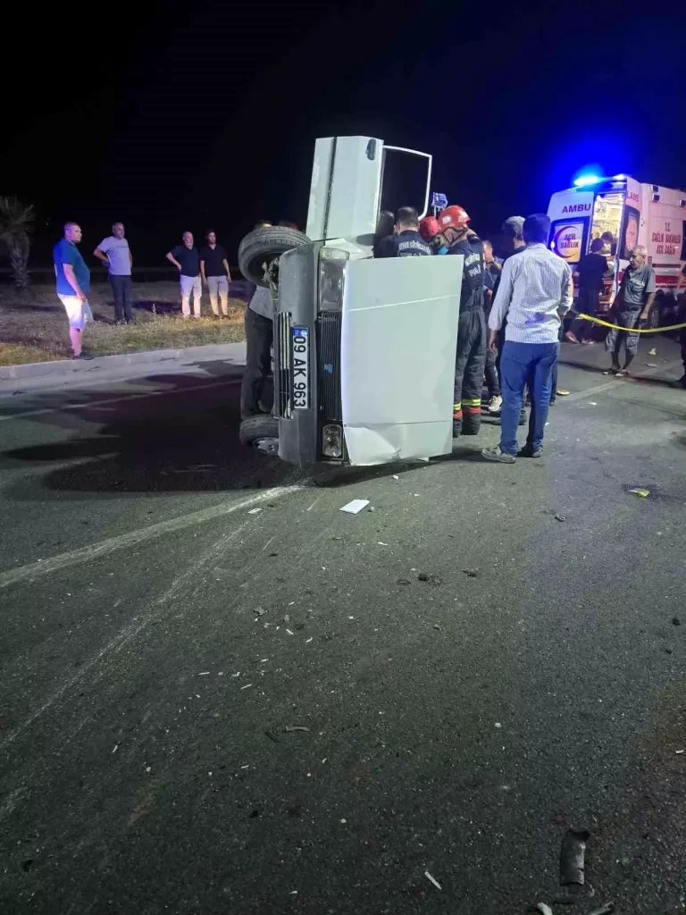 Ticari Araç ile Çarpışan Otomobil Yan Yattı: 3 Yaralı