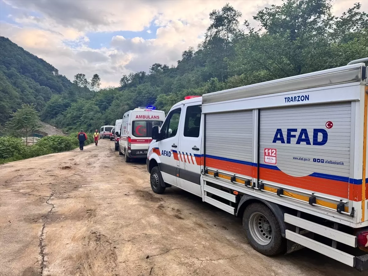 Trabzon’da Sağanak Hayatı Felç Etti: Kayıp Kişi Aranıyor