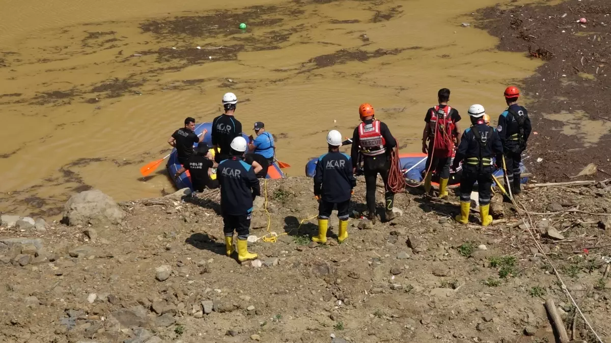 Trabzon’da Sele Kapılan Adamın Cansız Bedeni Bulundu