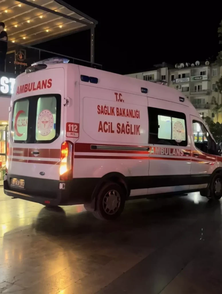 Genç Çocuk Pamuk Şeker Satıcısını Bıçakladı