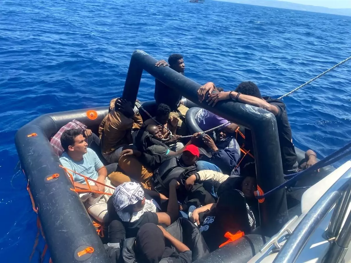 Yunanistan Tarafından Geri İtilen 34 Düzensiz Göçmen Kurtarıldı