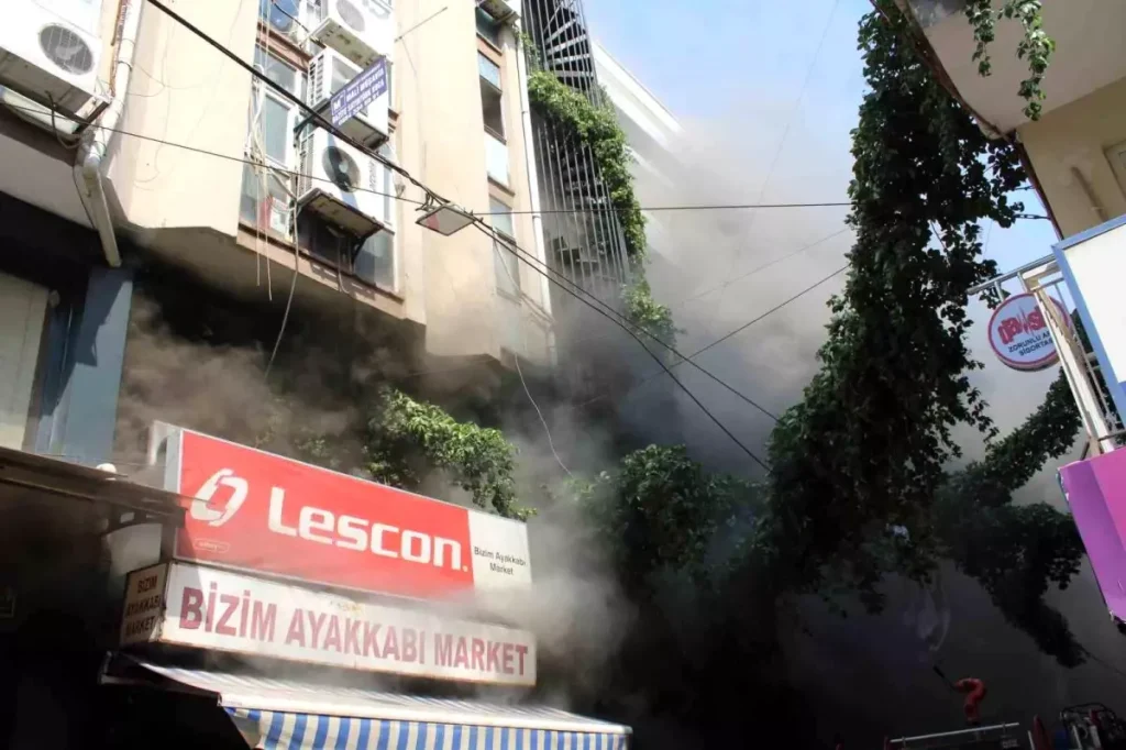 Aydın’da Çarşıyı Duman Sardığı Yangın