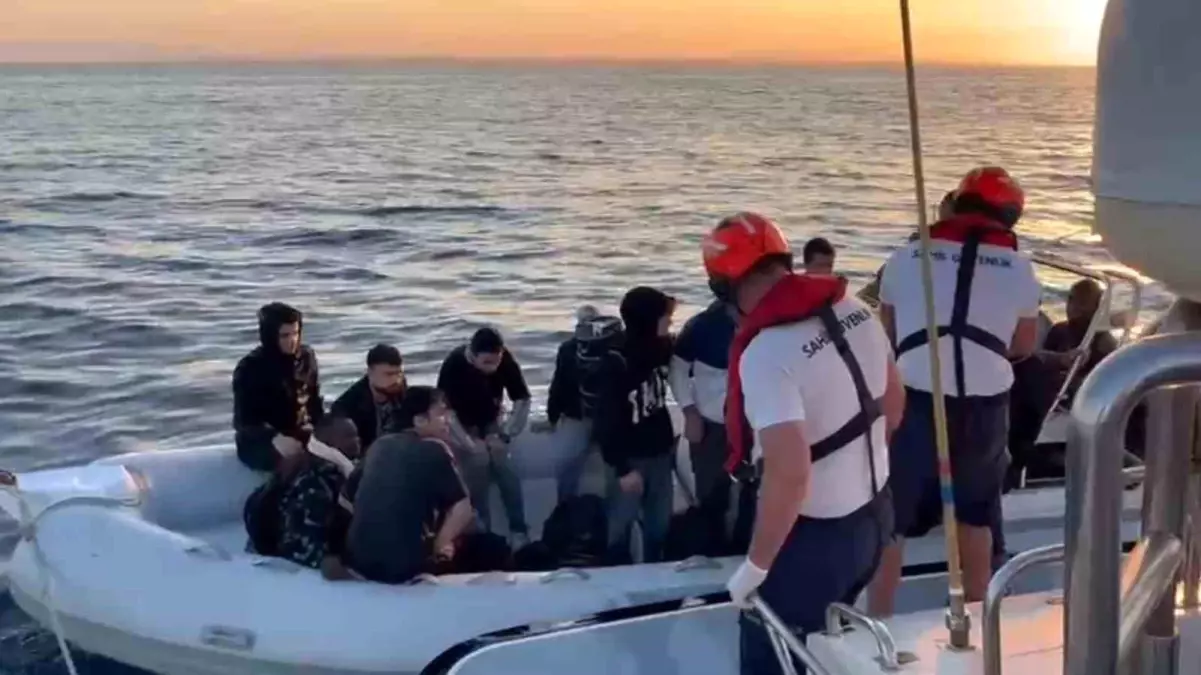 Düzensiz Göçmenleri Taşıyan Lastik Botun Motoru Bozuldu