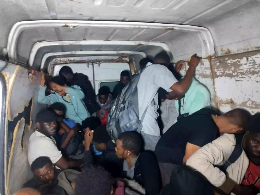 Düzensiz Göçmenler Araç Kasa İçinde Yakalandı