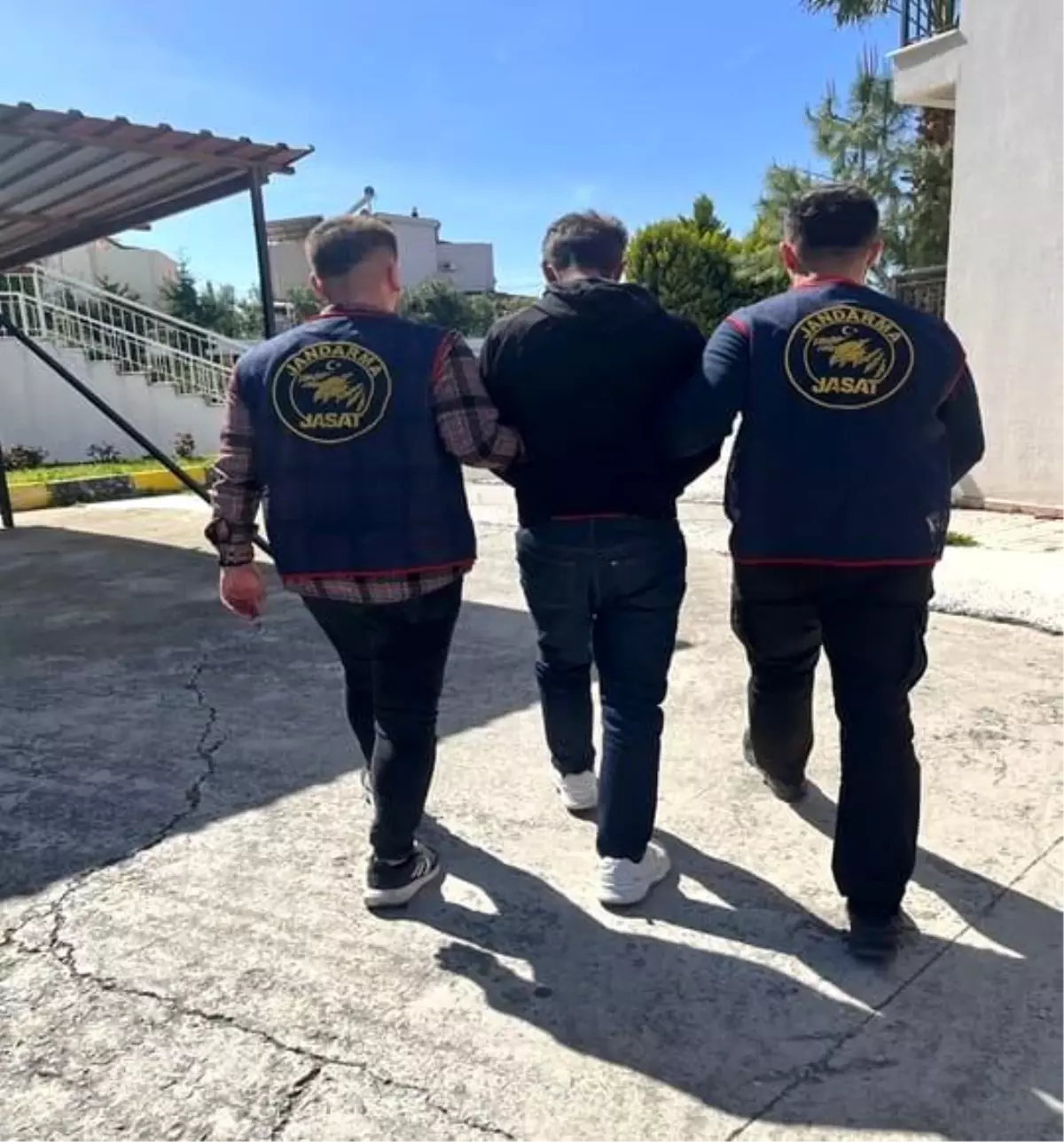 Aydın’da Jandarma Ekipleri 6 Ayda 2 Bin 393 Kişiyi Yakaladı