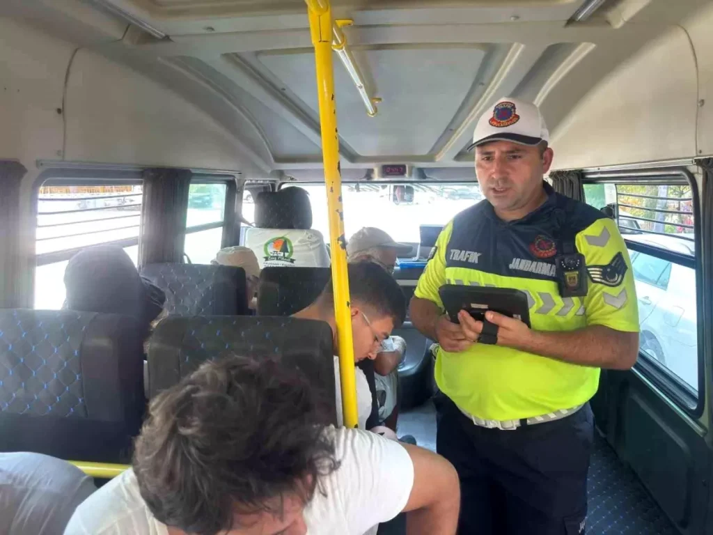 Jandarma Sivil Denetimlerle Trafik Güvenliğini Sağlıyor