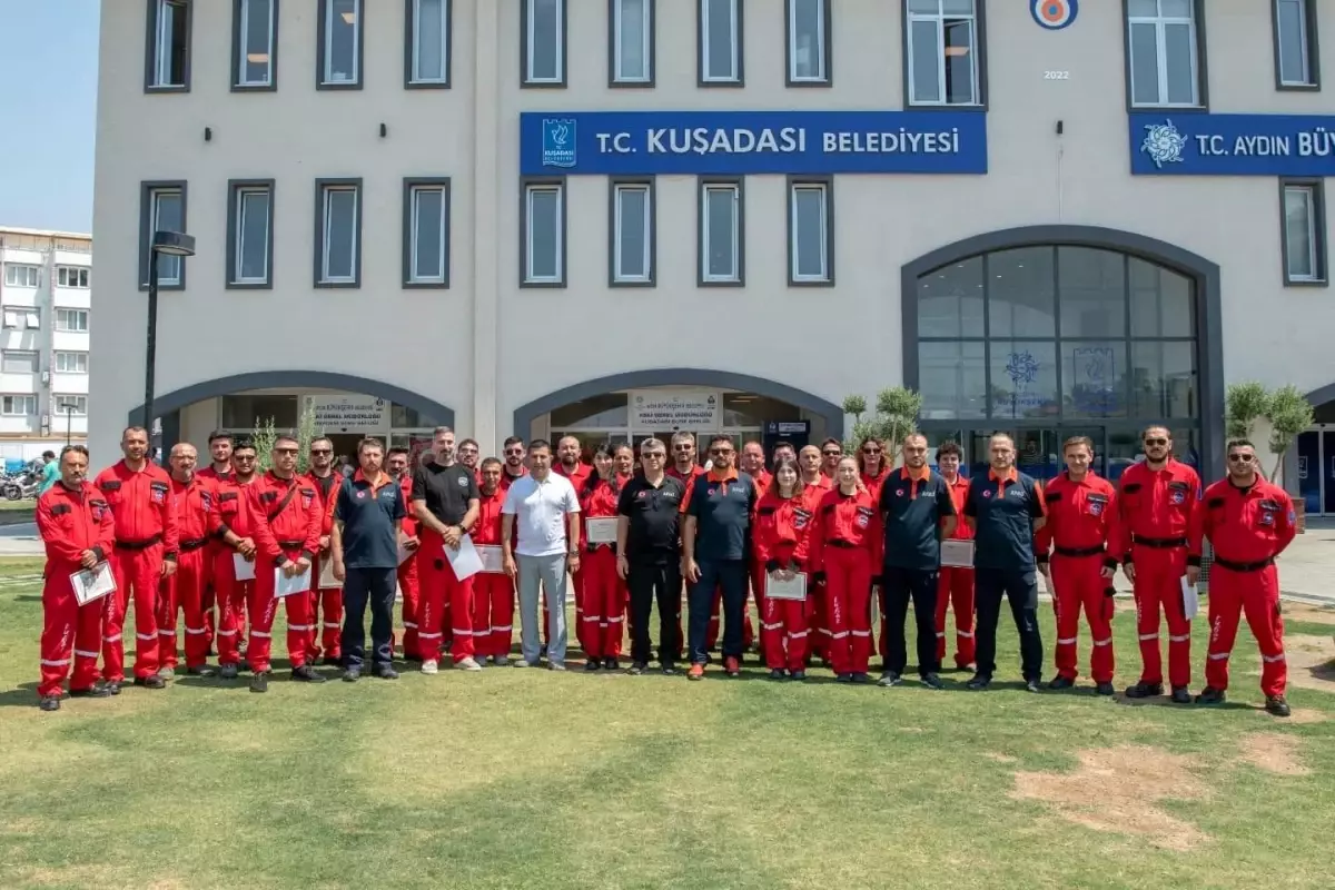 Kuşadası Belediyesi Arama Kurtarma Ekibi Eğitimlerini Tamamladı