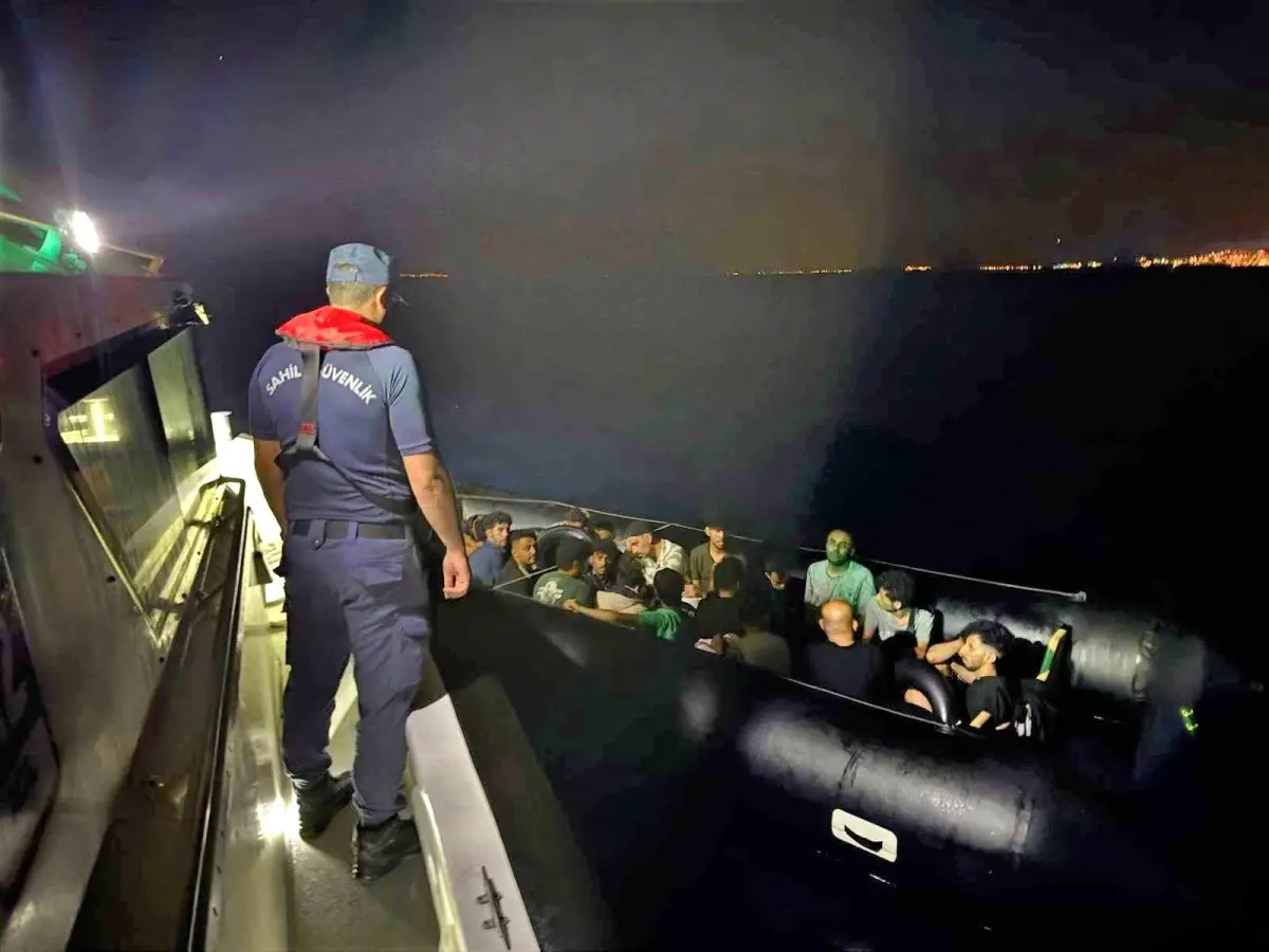 Kuşadası Açıklarında 18 Düzensiz Göçmen Kurtarıldı