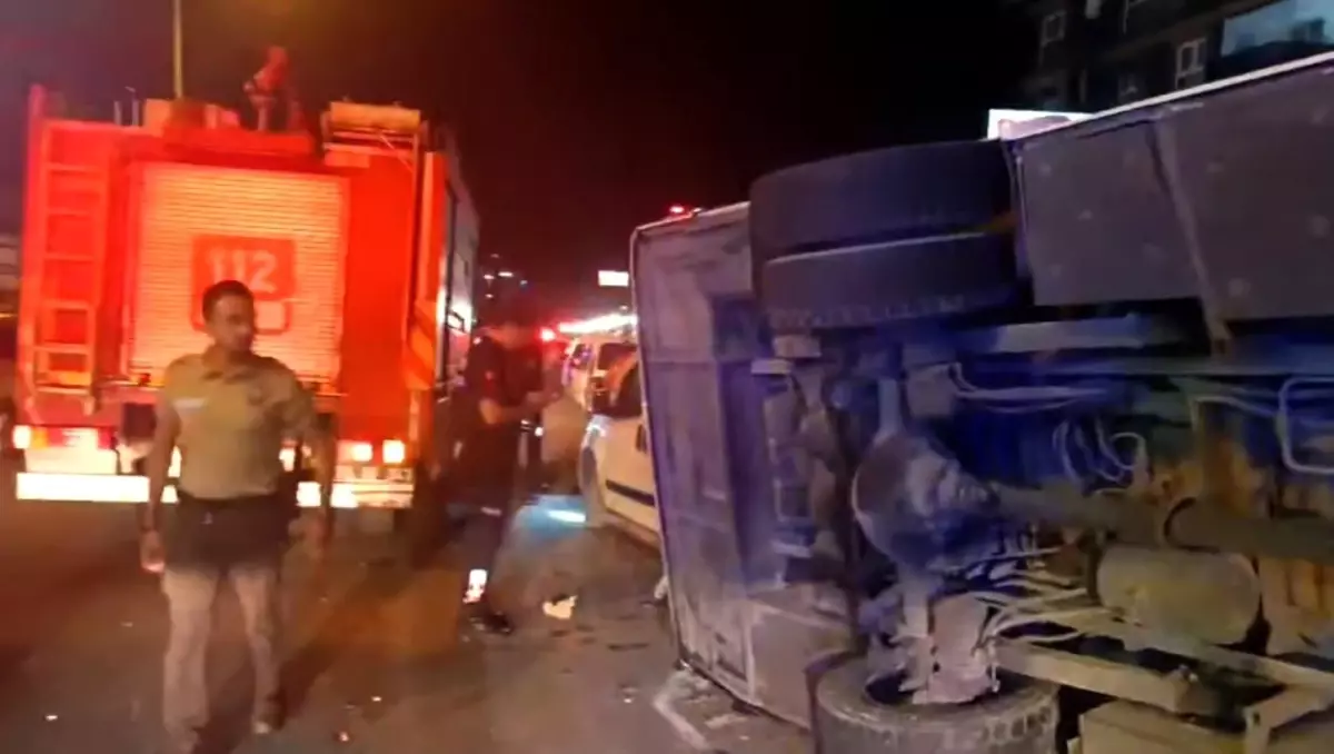 Tur Midibüsü Devrildi: Çok Sayıda Yaralı Var