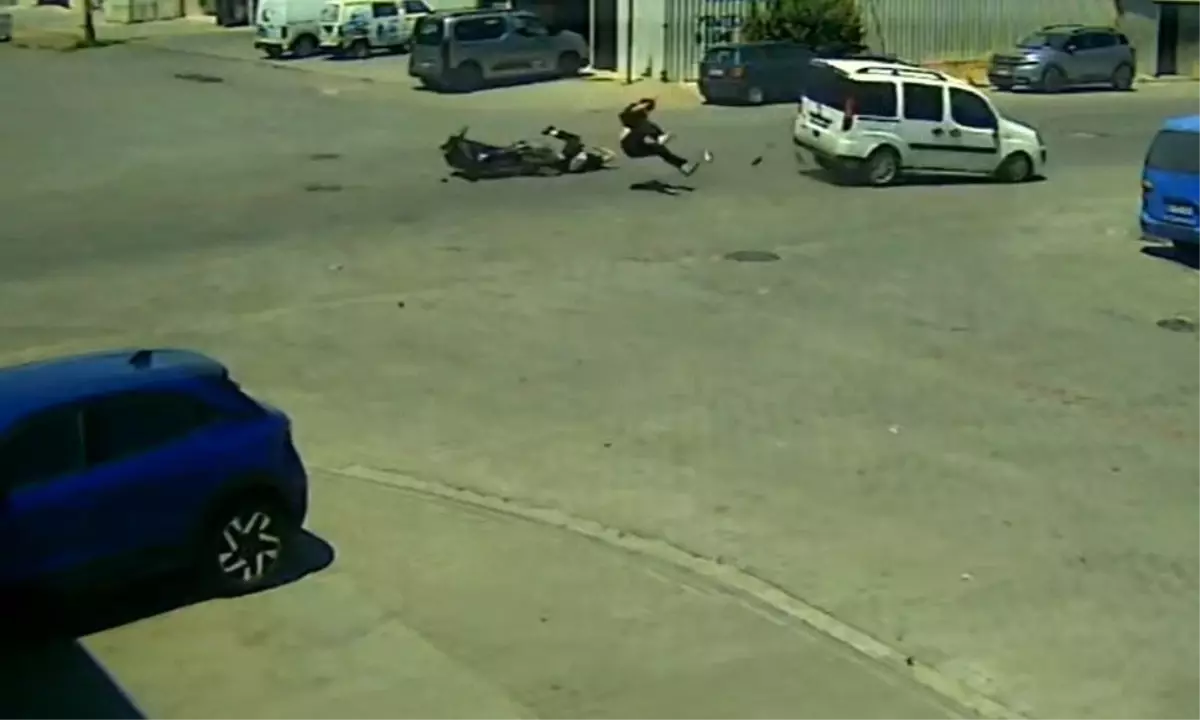 Motosiklet Kazasında 1’i Ağır 2 Kişi Yaralandı