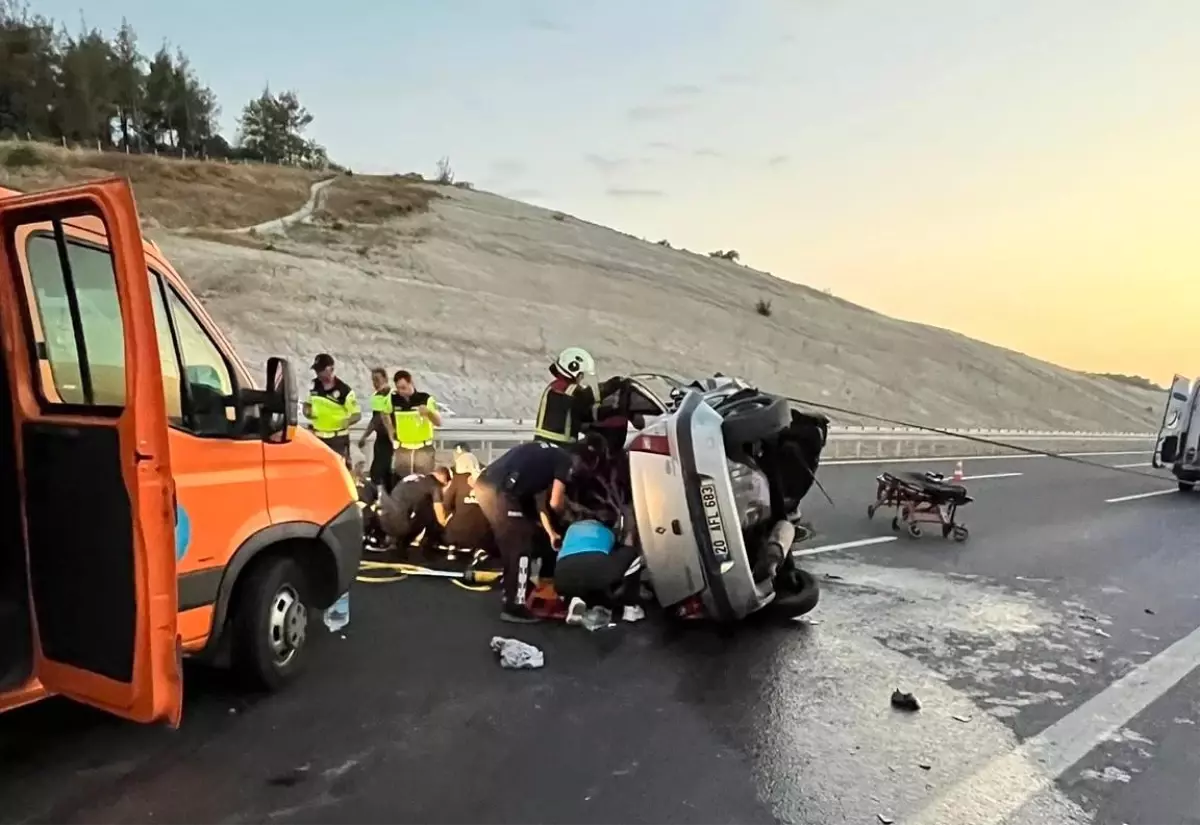 Trafik Kazasında 3 Yaralı, İtfaiye Ekipleri Müdahale Etti