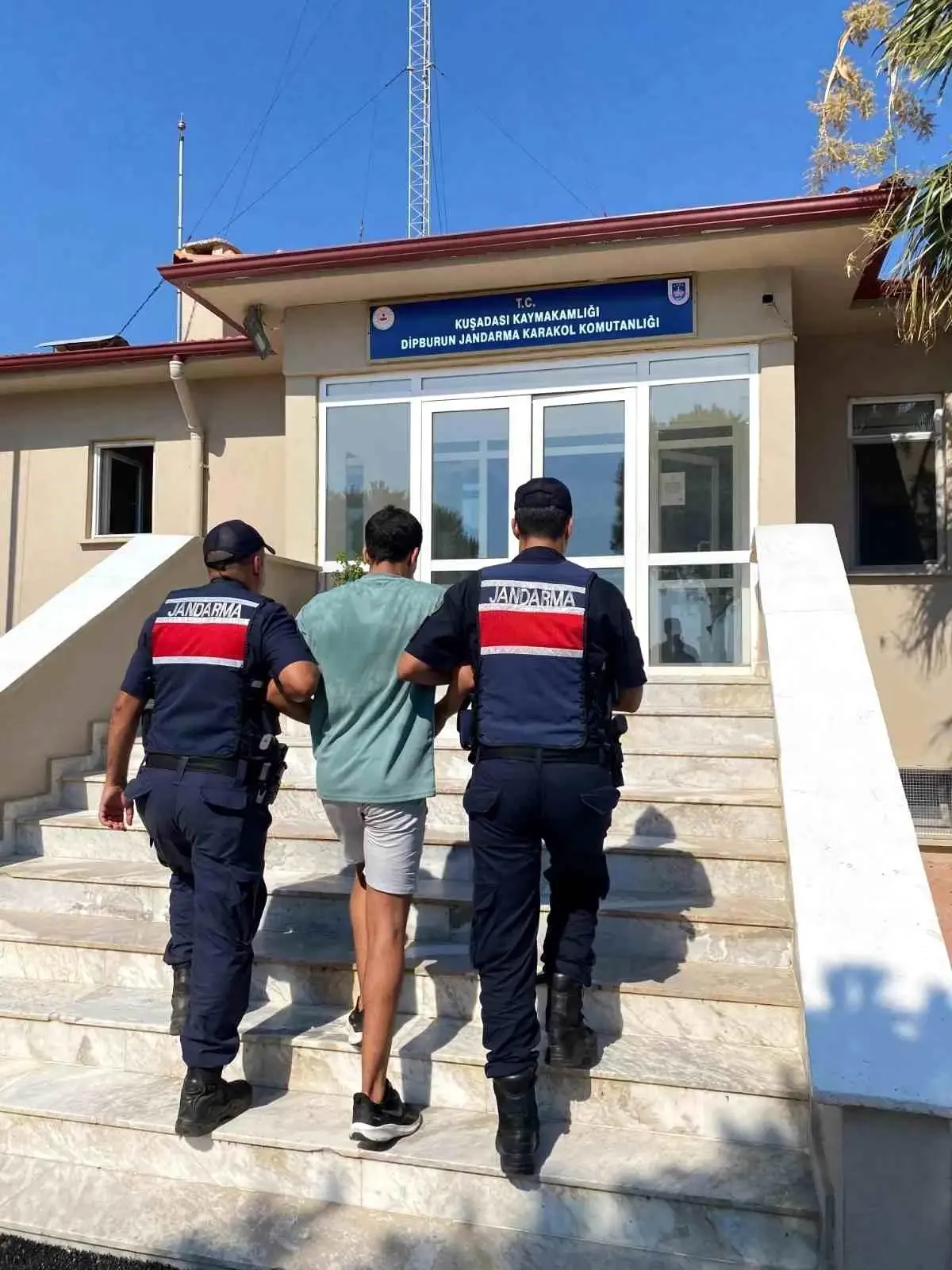 Yunanistan’a Yüzerek Geçmeye Çalışan Göçmen Yakalandı