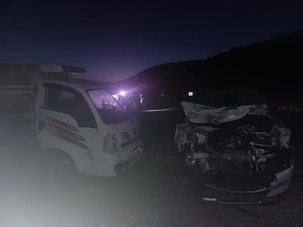 Ankara’da Otomobil ile Kamyonet Çarpıştı: 6 Yaralı