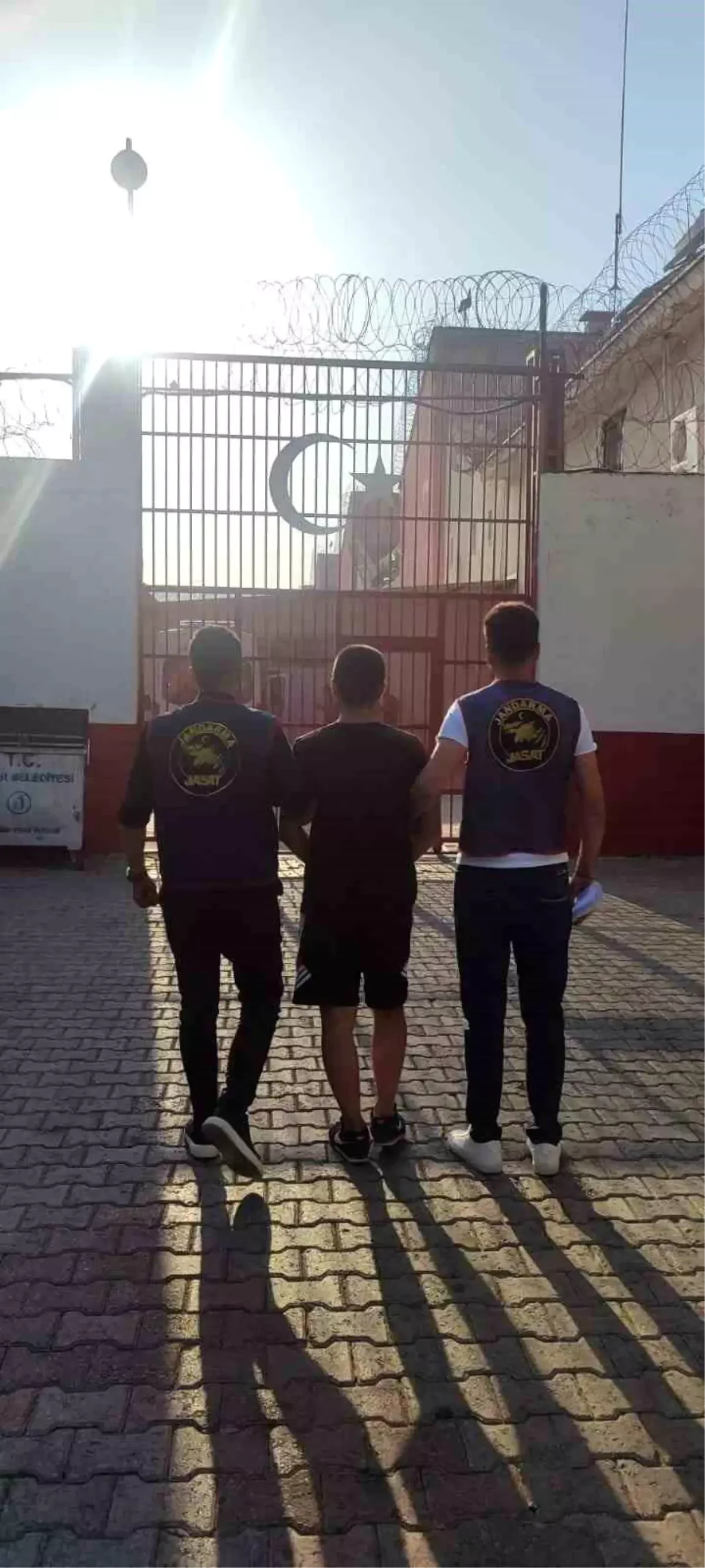 **Hırsızlık Suçundan Aranan Şüpheli Yakalandı**