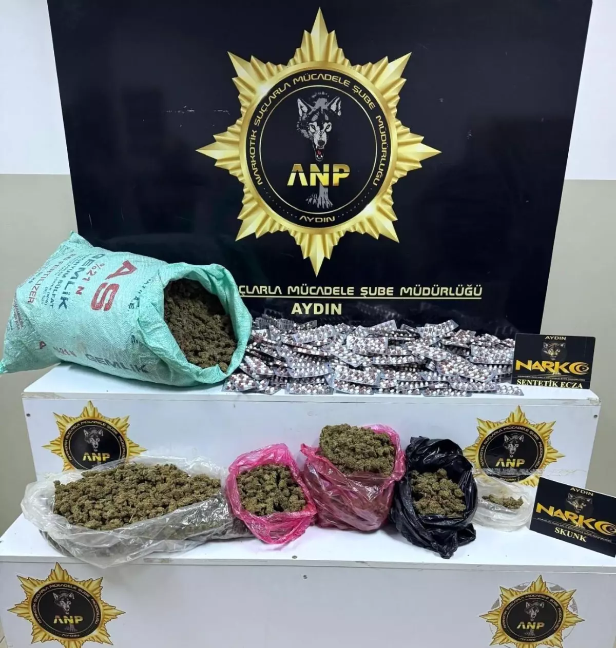 Uyuşturucu Operasyonu: 10 Kilo Skunk ve Haplar Ele Geçirildi