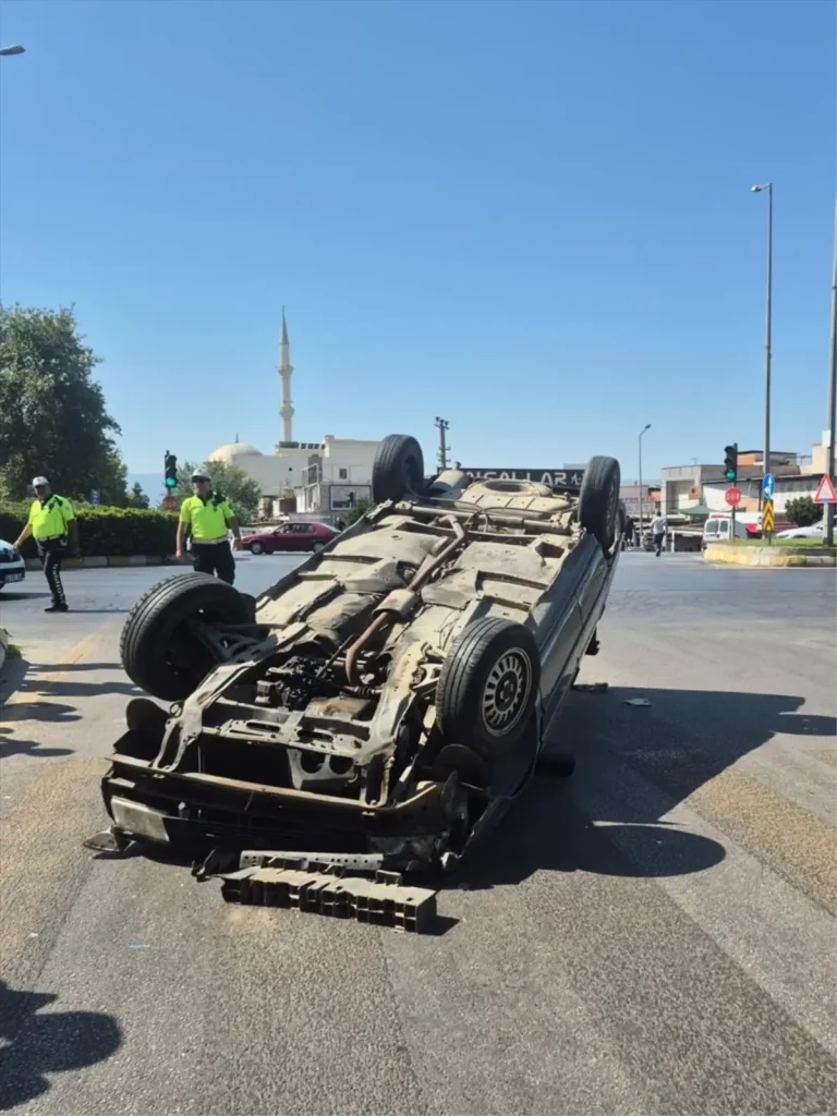 **Aydın’da Otomobil Devrildi: 2 Kişi Yaralandı**