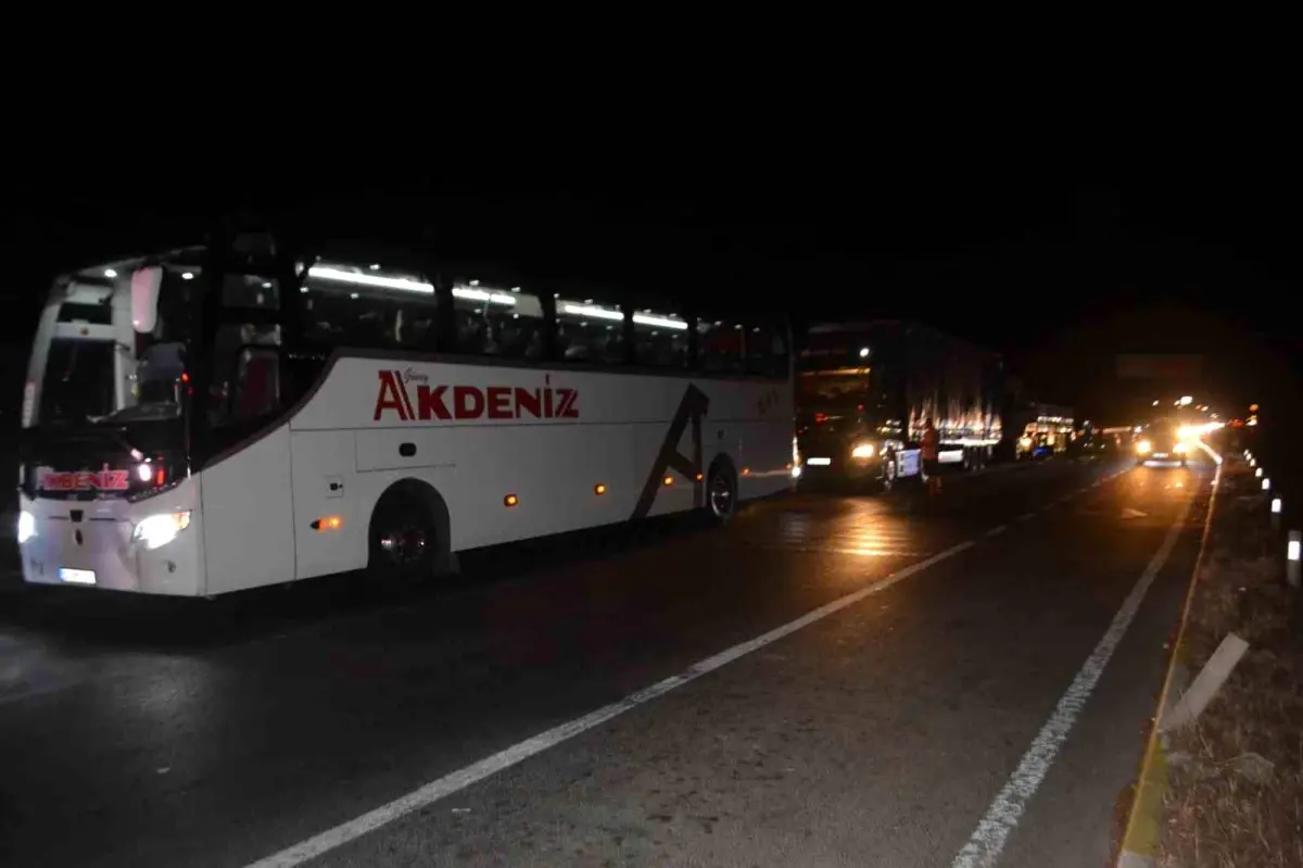Ayvalık’ta Kırmızı Işıkta Zincirleme Trafik Kazası