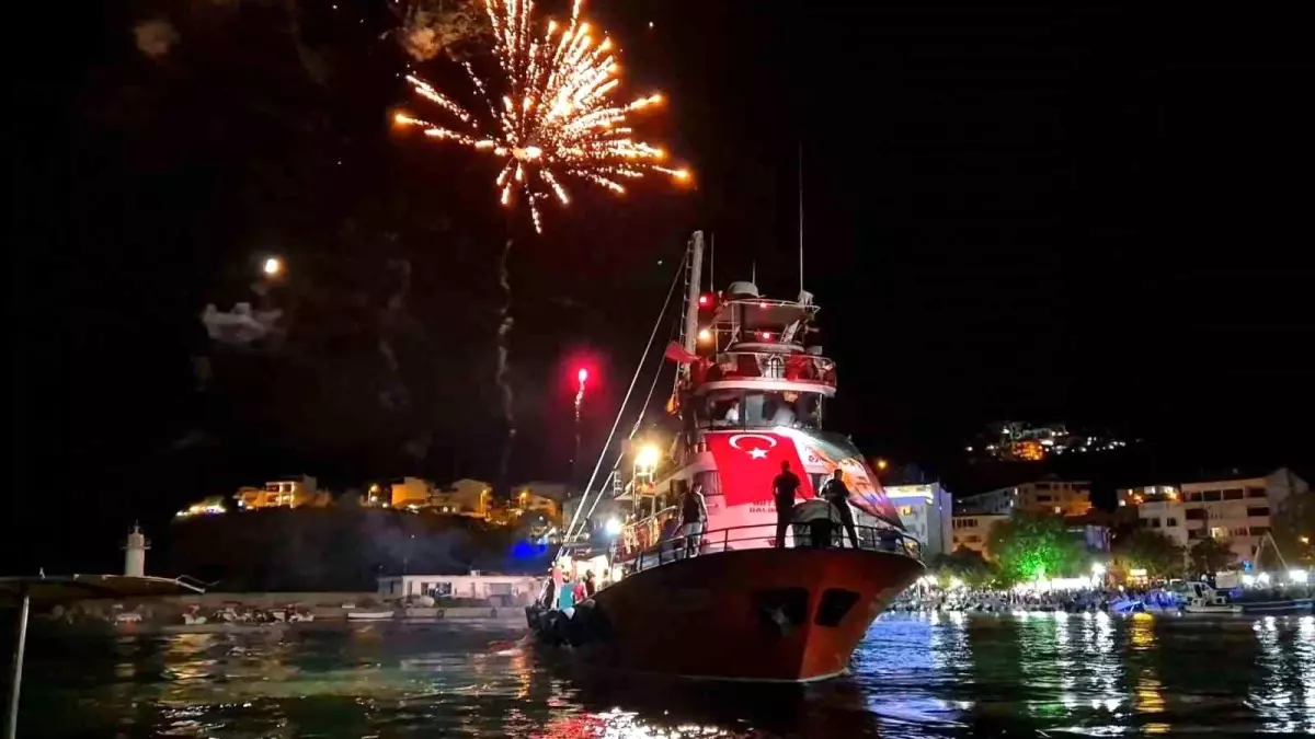 Balıkçılar Vira Bismillah Diyor Denize Açılıyor