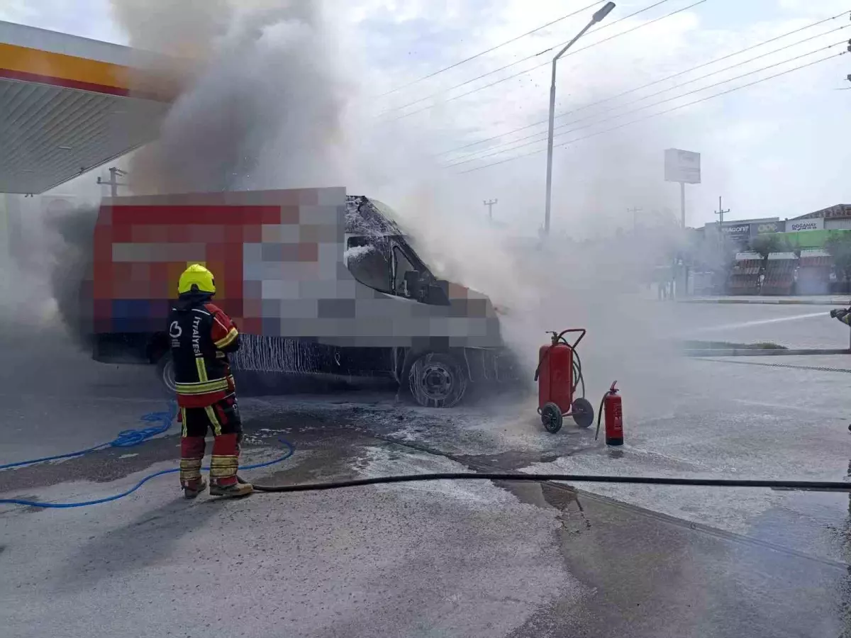 Balıkesir’de Akaryakıt İstasyonunda Araç Yangını