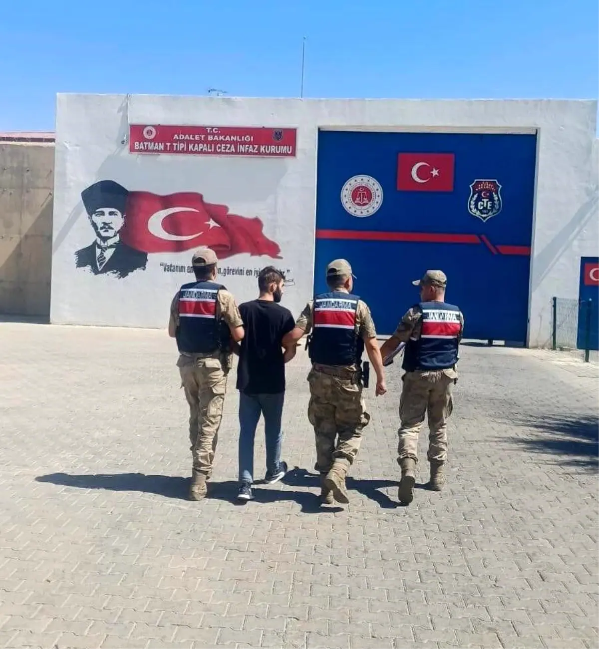 **Kaçak Hapis Ceza İnfaz Kurumuna Teslim Edildi**