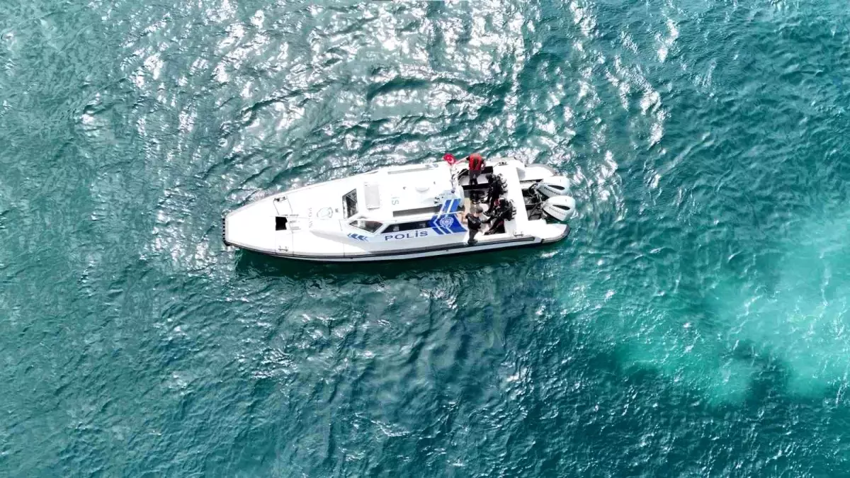 Boğaziçi’nde Kayıp Rus Yüzücü Arama Çalışmaları Devam Ediyor