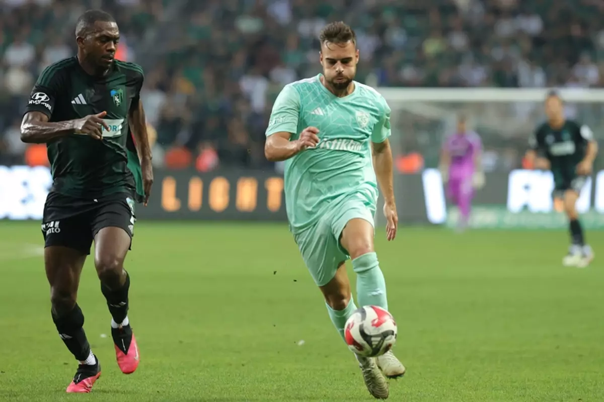 **Kocaelispor, Uzatma Anlarında Puanı Kaptı**