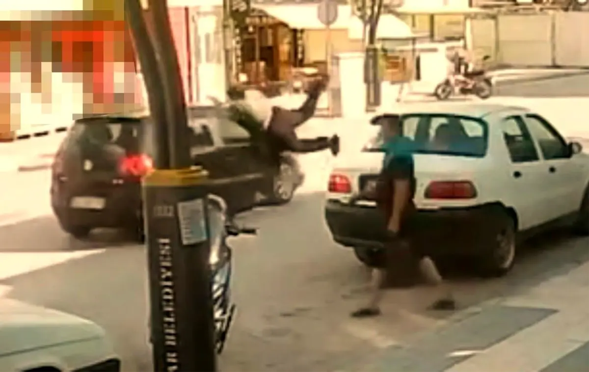 Genç, Otomobilin Çarpmasıyla Metrelerce Havaya Savruldu