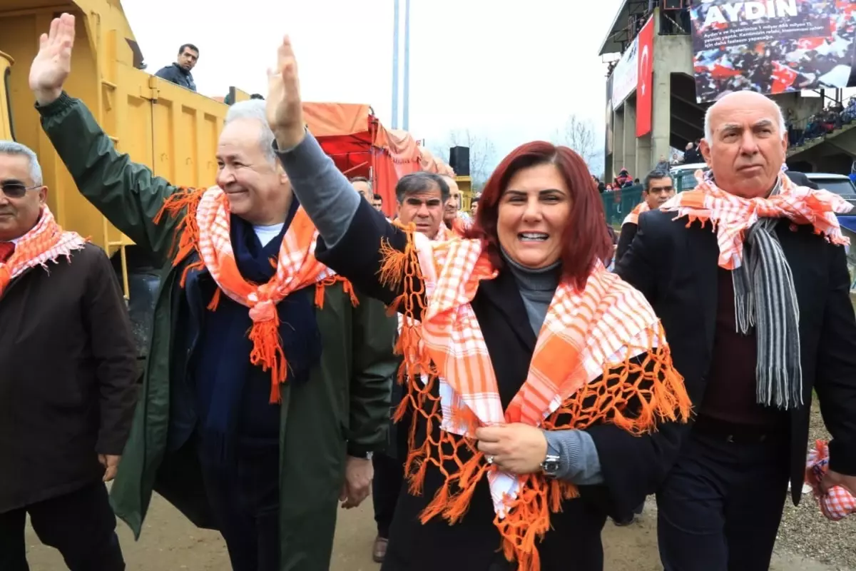 Aydın’da Cumhuriyet Halk Partisi (CHP) içindeki ayrılıklar artıyor. Dün, Aydın Büyükşehir Belediye Başkanı Özlem Çerçioğlu’nun istifa ettiğini açıklamasının ardından, bugün Söke Belediye Başkanı Mustafa, Mustafa İber Arıkan, Yenipazar Belediye Başkanı Malik Ercan ve Sanhisar Belediye Başkanı Osman Yıldırım da CHP’den ayrıldı.