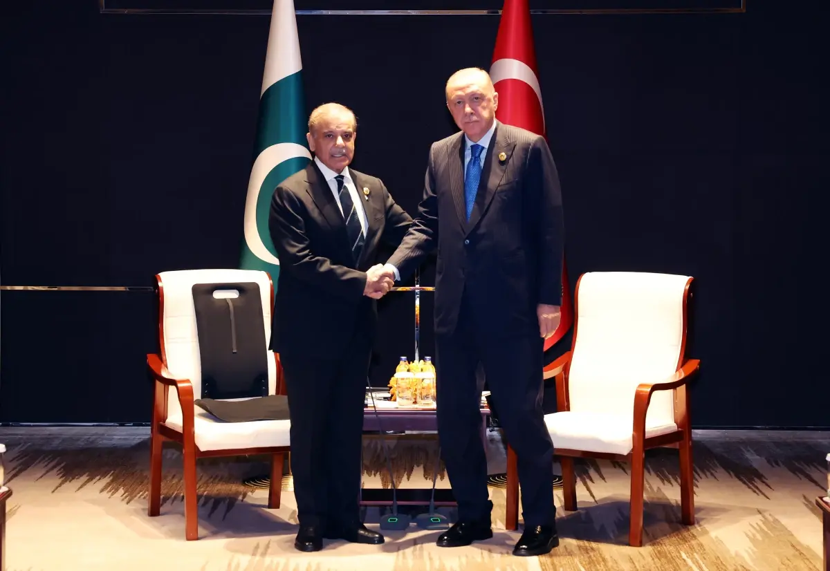 Cumhurbaşkanı Erdoğan Çin’de Pakistan Başbakanı ile Görüştü