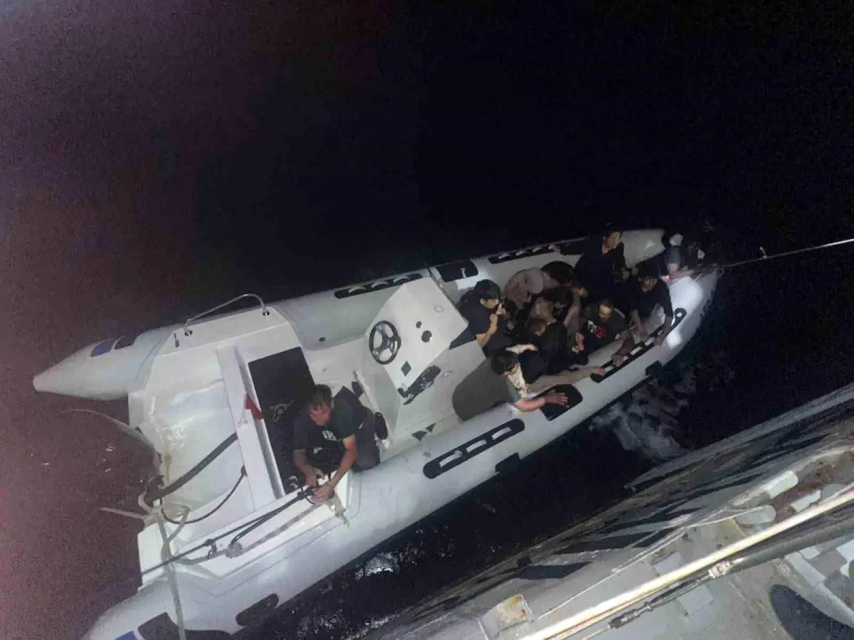 Yunanistan Unsurlarınca Geri İtilen 15 Düzensiz Göçmen Kurtarıldı