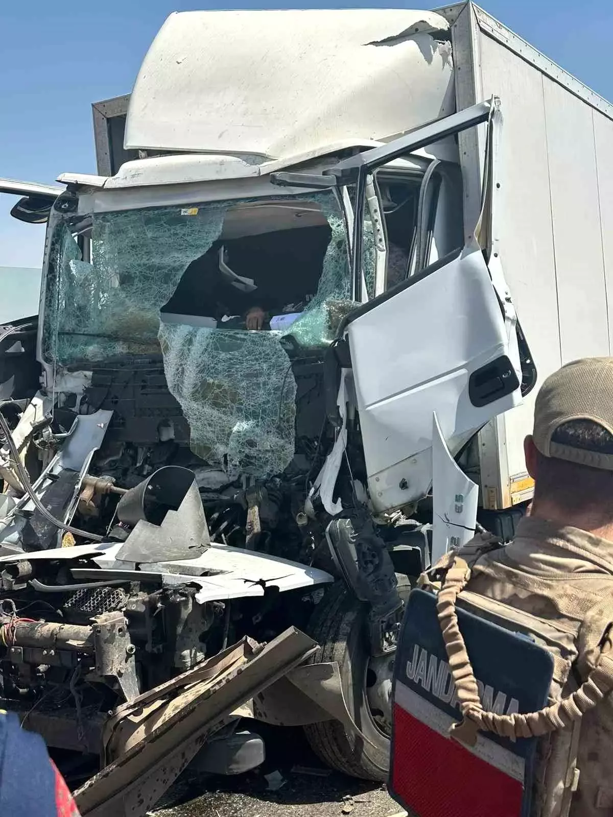 Diyarbakır’da Tır Kazası: Sürücü Hayatını Kaybetti