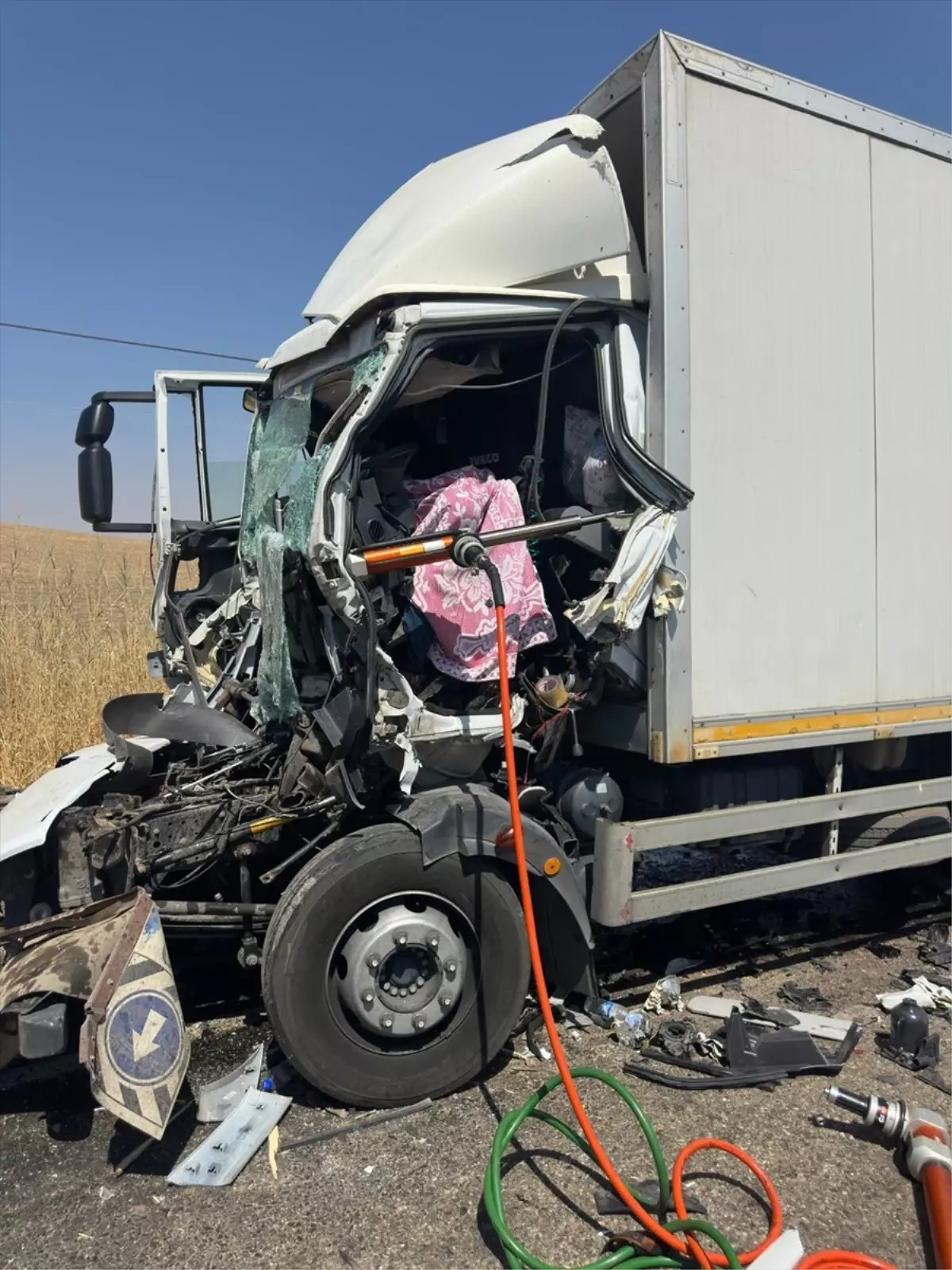 Diyarbakır’da Feci Kaza: Kamyon Sürücüsü Hayatını Kaybetti