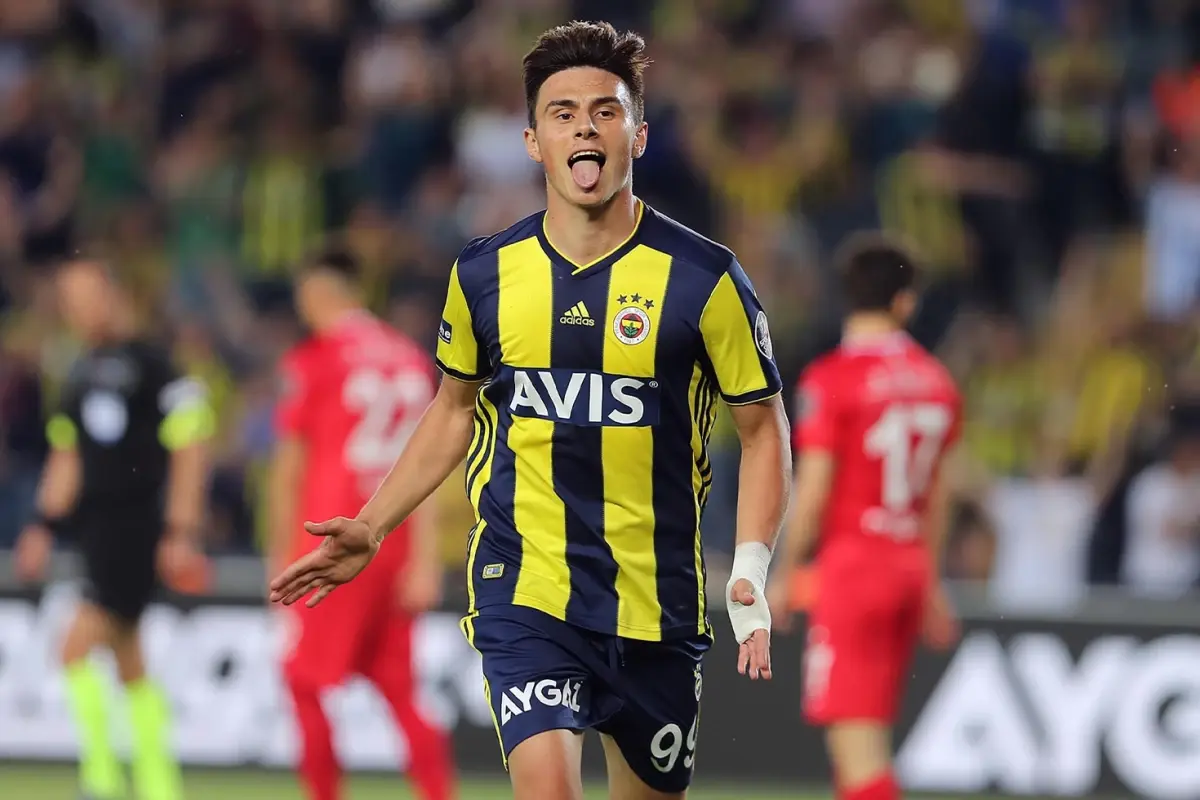 **Eljif Elmas Napoli’ye Geri Döndü**