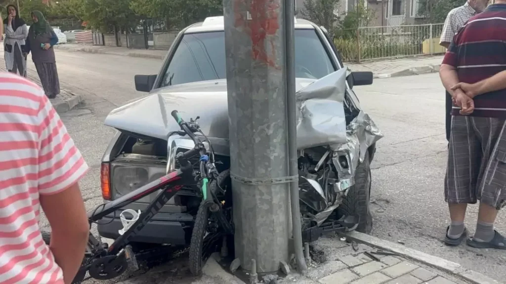 Erzincan’da Otomobil Çarpışması: Bisikletli Çocuk Yaralandı