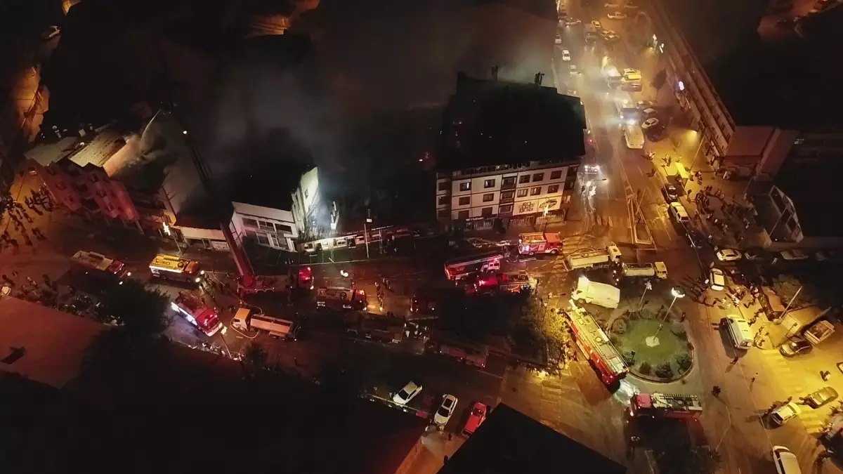Erzurum’da Restoranda Çıkan Yangın Çevredeki Binalara Sıçradı