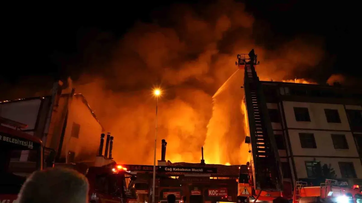 **Erzurum’da Cağ Kebabı İşletmesinde Büyük Yangın**