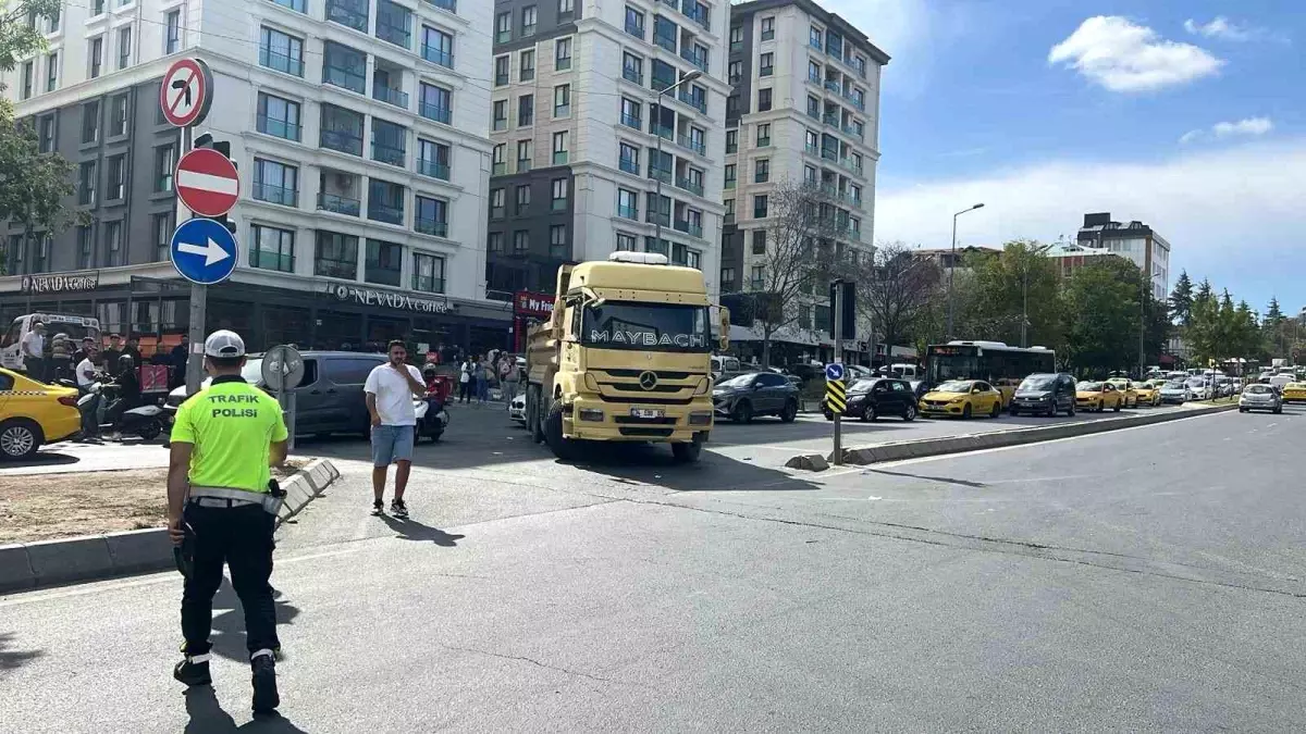 İstanbul Eyüpsultan’da Hafriyat Kamyonu Kazası