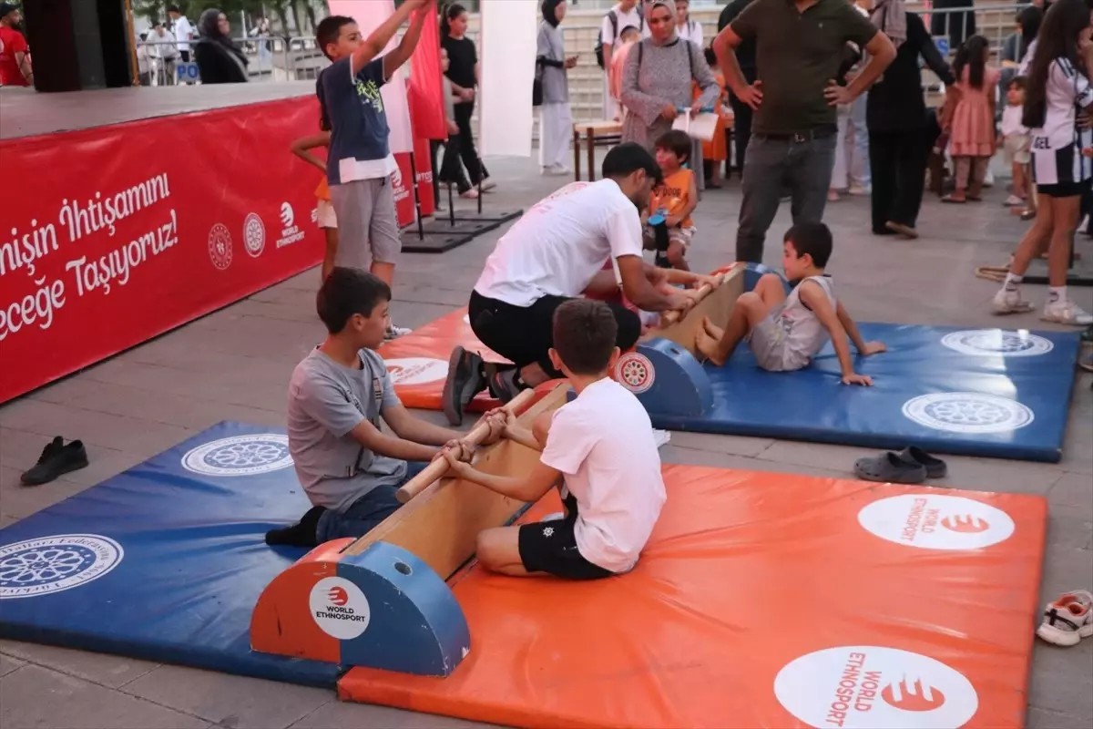 Geleneksel Oyunlar Tırı Siirt’te Çocuklarla Buluştu