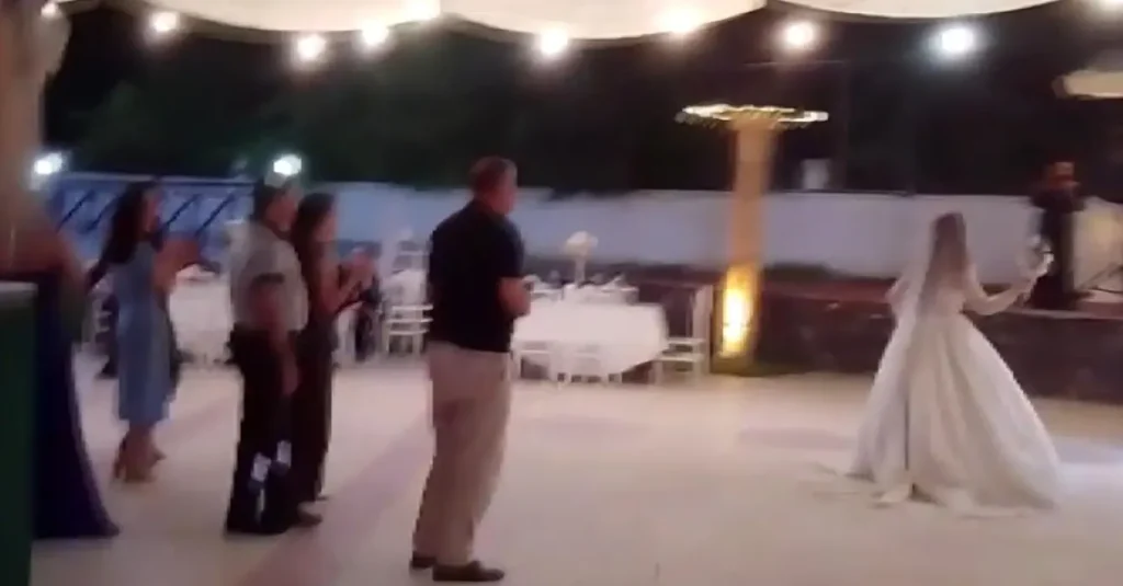 Damadın Devasa Neşesi: Çiçeği Erkekler Kaptı