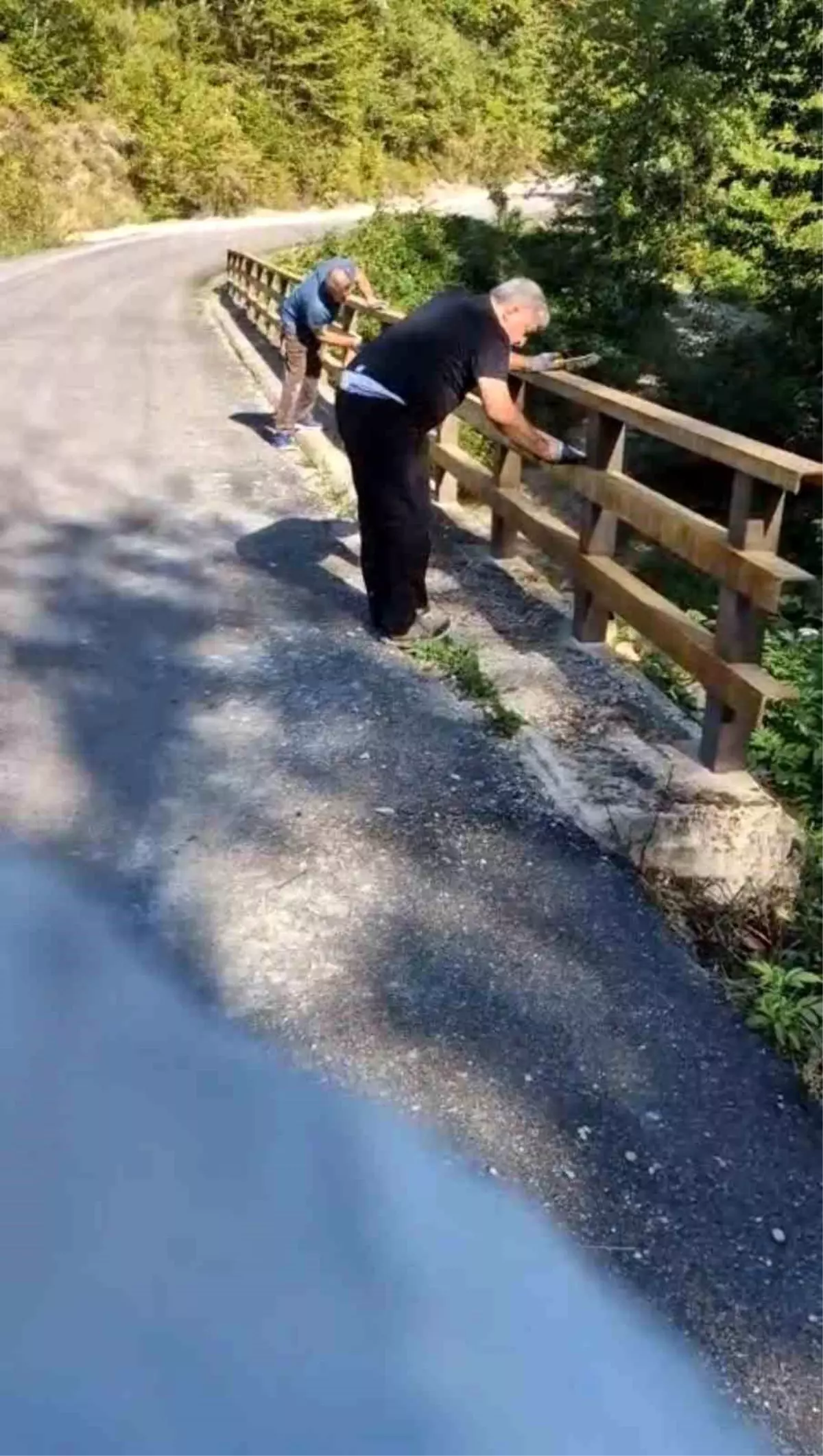 **Gurbetçilerin Köylerine Kattığı Değer: Boyanmış Köprü**