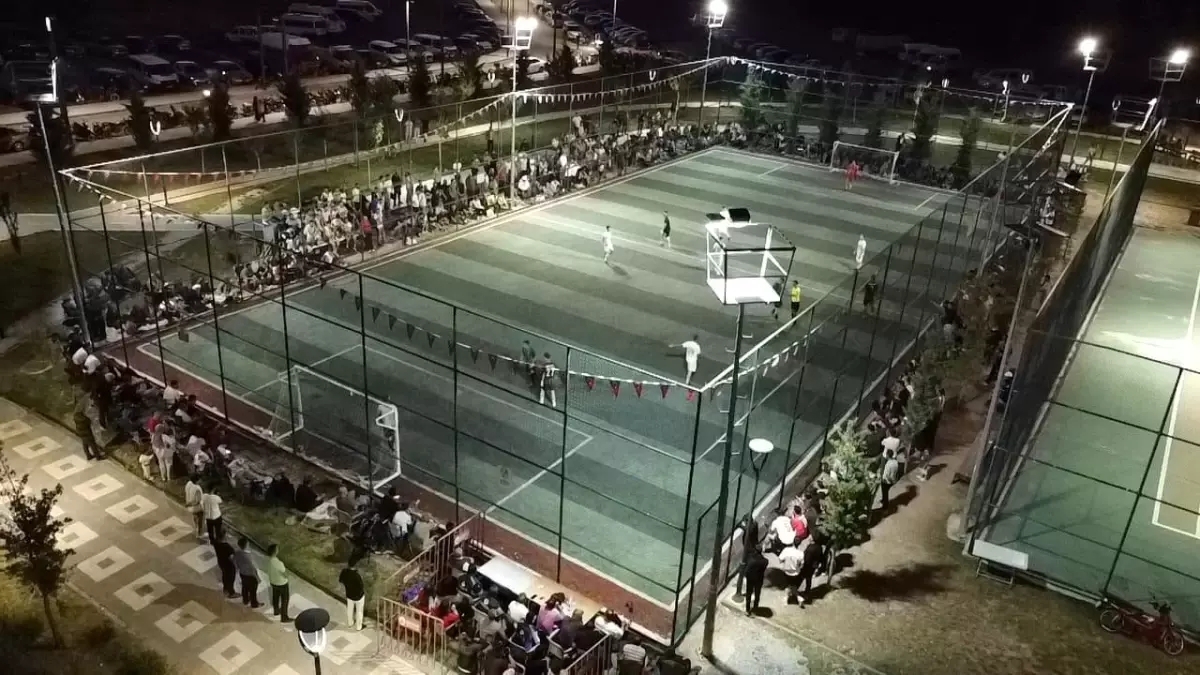 Taraftarlar Sahaya Akın Etti: Zafer Kupası İptal