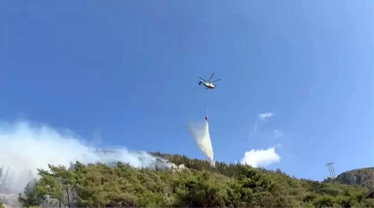Hatay’da Orman Yangınına Karadan ve Havadan Müdahale