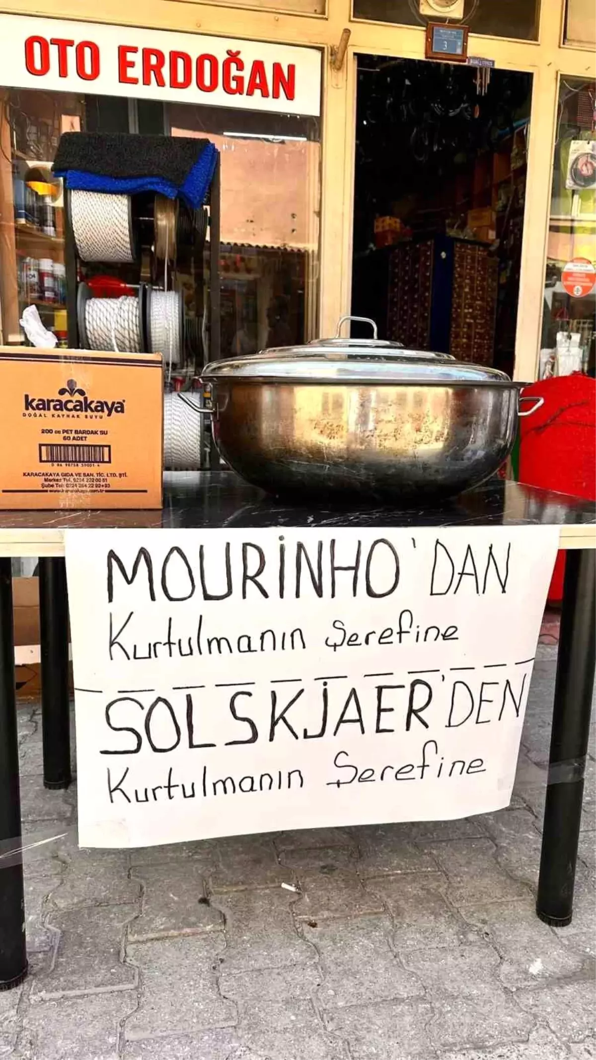 Ezeli Rakipler Birlik Oldu: Helva İkramı